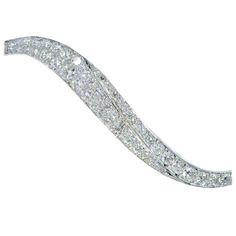 Made popular by the world famous House of Van Cleef & Arpels, this Flame motif diamond set platinum piece backed with 18K yellow gold can be worn as either a brooch or hair barrette. In total it has 54 fine white diamonds. The total diamond weight is estimated to be 3.80 cts with the overall color and clarity to be approximately G/I (near colorless), and very slightly included to the first and second degrees,(VS1-2). The piece weighs 11.7 grams, is 3 inches in length and varies in width from 1/8 Van Cleef & Arpels, Famous Houses, Fine Jewels, Van Cleef Arpels, Gold Bar, Stone Design, Diamond Set, Van Cleef, Vintage Brooch