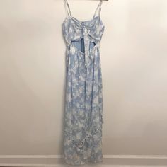 - Brand: We Are Kindred - Baby Blue And White - Silk - Spaghetti Straps - Maxi Dress - Cutout In Front - Size Us 6 / Au 10 - Never Worn Spaghetti Strap Maxi Dress, Dresses Blue, Blue Silk, White Silk, Baby Blue, Blue Dresses, Spaghetti Strap, Colorful Dresses, Spaghetti