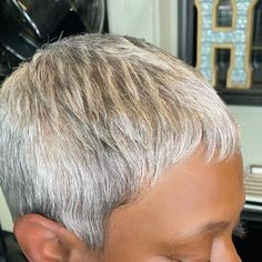 Short Platinum Hair, Grey Hair Journey, Grey Hair Looks, Natural Hair Woman, Tapered Natural Hair, Short Silver Hair, Short Hair Images, Grey Hair Inspiration, Natural Hair Short Cuts