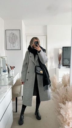 Grey Coat Outfit, Natural Outfit, Wool Coat Outfit, Nyc Winter Outfits, Cute Thanksgiving Outfits, Gray Coat