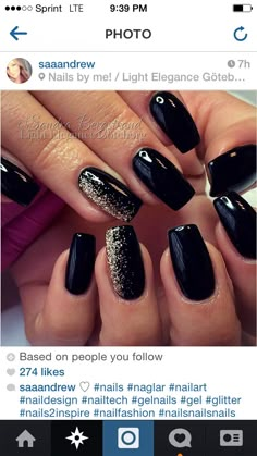 Black Gold Gel Nails, Nails For Black Tie Wedding, Nails For Black Outfit, Black Party Nails, Black Nails With Gold Glitter, Nail Art Noir, Gold Gel Nails, Black Gold Nails, Nails Acrylic Short