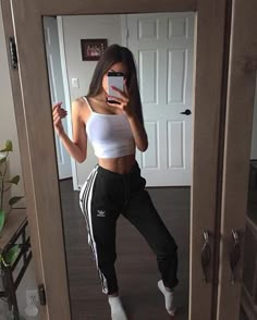 Active Wear Outfits Winter, Athleisure Inspiration, Activewear Inspiration, Adidas Outfit Women, Sport Luxe, Fitness Fashion Outfits, Baddie Outfit, Legging Outfits, Adidas Outfit