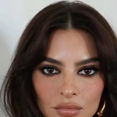 emrata Emrata Hair, Makeup Dark Eyes, Brunette Makeup Looks, Supermodel Makeup, Hooded Eye Makeup Tutorial, 2023 Makeup, Astrology Aesthetic, Final Countdown