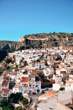 Chulilla - Hiszpania, Wspólnota Autonomiczna Walencji - Instagramable place Spain Valencia, Spain Travel, Alicante, Santa Maria, Malaga, Granada, Paris Skyline, Travel Inspiration