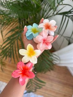 Insta fashion clip hairstyle hair clip Flower Hair Claw, Floral Hair Clip, Floral Accessories Hair, Girly Accessories, Hibiscus Flower, Flower Clip