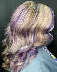 Blonde and Purple Hair Idea Blonde And Purple, Dark Purple Highlights, Lilac Highlights, Violet Highlights, Purple Brown Hair