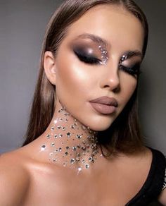 Maquillage Yeux Cut Crease, Angel Makeup, Drag Make-up, Crystal Makeup, Rhinestone Makeup, Makeup Lips, Photoshoot Makeup, Glamorous Makeup, 3d Tattoo