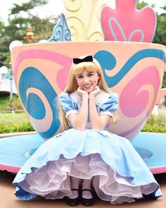 Real Life Disney Characters, Disneyland Princess, Hairstyles Theme, Alice In Wonderland Aesthetic, Alice In Wonderland Costume