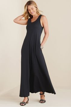 What makes this maxi a favorite, year after year? It starts with the soft and supple jersey you'll want to live in. Then there's the flattering, pullover silhouette that gently flares from the bust to the swingy hem for effortless movement. Finished with a timeless scoop neckline and convenient side-seam pockets, the Santiago will be your new go-to. Comfy Maxi Dress, Lilly Pulitzer Maxi Dress, Soft Surroundings Dresses, Pink Floral Maxi Dress, Maxi Dress With Pockets, Backless Long Dress, Ribbed Maxi Dress, Dresses Xxl, Maxi Slip Dress