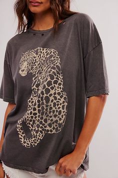 Effortlessly cool and essential, this classic tee is featured in a soft cotton fabrication and oversized fit with leopard graphic at the front and distressed detailing. **Fit:** Slouchy, oversized fit **Features:** Soft cotton fabrication, scoop-neckline, leopard graphic at front, distressed detail throughout, drop-shoulder sleeves **Why We ❤ It:** This timeless tee is sure to become a go-to in any wardrobe. | Leopard Tee by Promesa at Free People in Grey, Size: M Leopard Clothes Aesthetic, Karen Outfit, Spring Tee, Leopard Graphic, Cheetah Print Shirts, Tee Shirt Outfit, Leopard Top, Free People Style, Oversized Graphic Tee