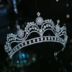 Luxury Diverse Silver Color Crystal Bridal Tiaras Crown Rhinestone Pageant Diadema Collares Headpieces Wedding Hair Accessories Luxury Wedding Suit With Suit Collar, Winter Ball Crown, Bridal Crown Tiara, Crown Aesthetic, Crystal Crown Wedding, Pageant Crowns, Bridal Tiaras, Rhinestone Headpiece, Crystal Bridal Tiaras