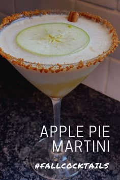 Using Bailey's new apple pie liqueur, this cocktail is the perfect way to get in the fall spirit. #baileys #baileysapplepie #appliepiemartini #fallcocktail #fallmartini #cocktail #martini Fall Martinis, Apple Pie Martini, Eggnog Martini, Apple Pie Cocktail, Cocktail Martini, Fall Cocktails Recipes, Themed Drinks, Boozy Drinks