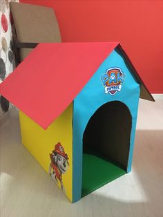 a dog house made out of construction paper