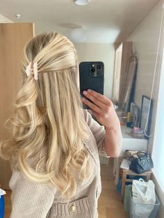 Hairstyles For First Date, Stockholm Hair, Hairstyle Aesthetic, Pretty Blonde Hair, Perfect Blonde Hair, Boring Hair, Blonde Hair Inspiration, Blonde Hair Looks, Aesthetic Cute