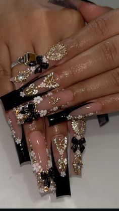 Indian Acrylic Nails, Black And Gold Bling Nails, Mexican Nail Ideas, Black And Gold Nails Design Classy, Cute Baddie Nails Acrylic, New Year Acrylic Nails, Nails With Numbers, Black Nails Bling, Capricorn Nails Acrylic