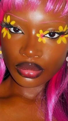 Flower Eyeshadow Makeup, Flower Eye Shadow, Yellow Makeup Looks Black Women, Flower Makeup Aesthetic, Earth Day Makeup, Graphic Eyeliner Color, Blue And Yellow Makeup, Unique Makeup Ideas Creative, Crazy Makeup Art