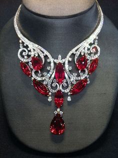 •♥•✿ڿڰۣ(̆̃̃•Aussiegi beauty bling jewelry fashion Expensive Necklaces, Harry Winston Jewelry, Paw Necklace, Harry Winston, Luxury Necklace, Ruby Necklace, Ruby Jewelry, A Necklace, Jewelry Design Necklace