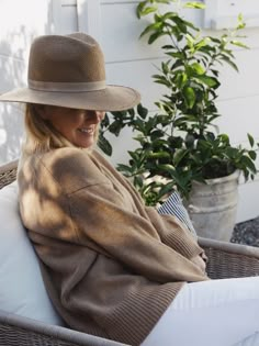 Napa Outfit, Ashley Kane, Minimal Sweater, Fall Winter Wardrobe, Outfits With Hats, Minimal Fashion, Fall Winter Outfits, Winter Wardrobe, Her Style