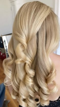 #fyp #feed #vanillagirl #pink #cute #aesthetic #soft #blonde #blondehair #hair #inspo Girly Hair Color, Blonde Hairstyles Aesthetic, Long Blonde Hair Aesthetic, Prom Hair Blonde, Pinky Blonde, Blonde Prom Hair, Blonde Hair Curled, Blond Hair Ideas, Blonde Curled Hair