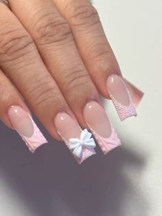 Cute Christmas Nails Medium Length, Medium Nails Christmas, Bday Pink Nails, Nail Ideas Pink Christmas, Pink French Christmas Nails, Short Basic Christmas Nails, Pink And White Sweater Nails, Pink Christmas Nails French Tips, Pink Flannel Nails