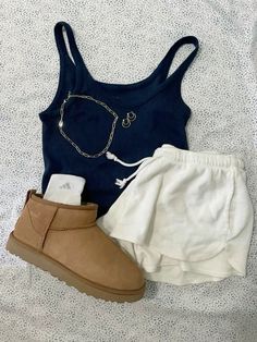 #fit #trending #trendy #ugg #fall Outfits To Run Errands In, Comfy Outfits Shorts, Summer Camp Fits, Aesthetic Preppy Outfits, Outfits Uggs, Summer Outfits Vacation, Casual Preppy Outfits, Trendy Outfits For Teens