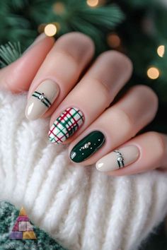 Plaid and pearls? Yes, please! This classy green and beige manicure is perfect for holiday gatherings and Thanksgiving nail art. The mix of plaid and embellishments adds that perfect festive touch. Save this pin and explore more nail ideas at NailHow.com! 💚💫 Beige Manicure