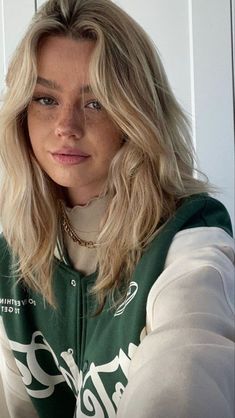 Dirty Blonde Hair With Highlights, Hairstyles For All Hair Types, Ally Carter, Blonde Hair Girl, Dirty Blonde Hair, Blonde Hair Inspiration, Blonde Hair Looks, Blonde Hair With Highlights, Hair Stylies