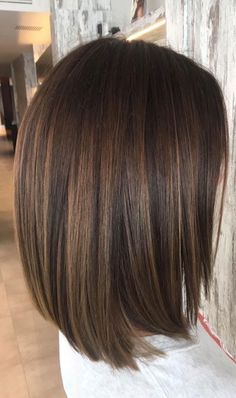 34. Lob Haircut with Light Brown Highlights Looking for the trendiest hair color ideas to wear in 2022. There are so many different shades... Medium Length Bob Haircut, Colour Hair, Corte Bob, Lob Haircut, Trendy Hair Color, Brown Hair With Highlights, Light Brown Hair, Medium Length Hair Cuts