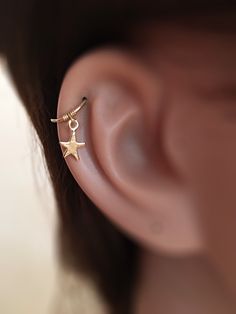 Single hoop earring with tiny star charm. Perfect for helix, cartilage and ear lobe piercing. Super comfortable, ideal for long everyday use. The earring is created using 14K yellow solid gold. The earring is 14K solid gold stamped. Made to order. Will arrive in a pretty gift box ready to give or keep. All of our jewelry is created in our home studio in Rehovot, Israel. If You like our handwork please pin it on Pinterest, click Like or Tweet for your friends. More charm earrings: https://www.ets Oracle Piercing, Helix Hoop Earring, Star Piercing, Star Earrings Dangle, Rose Gold Nose Ring, Gold Cartilage Earrings, Helix Ring, Earring Piercing, Ear Lobe Piercings