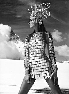 Space Age Fashion, Cristobal Balenciaga, Dangerous Liaisons, Metal Dress, Sci Fi Fashion, Chainmail Dress, Retro Mode