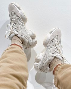 Yeezy 500 Bone White, Yeezy Outfit Women, Yeezy Shoes Women, Kanye West Adidas, Boost Shoes, Yeezy Sneakers, Fashion Shoes Sneakers, Aesthetic Shoes