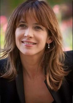 Sophie Marceau Hairstyles, Sophie Marceau Hair, Hip Hair, Corte Bob, Beautiful Hair Color, Hair Help, Haircuts With Bangs, Medium Hair Cuts