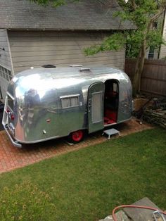 an old trailer is parked in the yard