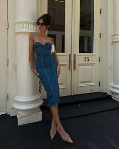 Super Hot and Classy Date Night Outfits 2025 That Would Leave Him Speechless Looks Jeans, Midi Dress Blue, Denim Midi Dress, Midi Dress Style, Strapless Midi Dress, Looks Street Style, Strapless Mini Dress, Curve Dresses, Midi Maxi Dress