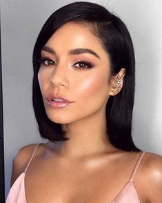 #makeup #softmakeup #pastelpinkmakeup #vanessahudgens #glowingmakeup #lipgloss #celebritymakeup #amas #2018amas #amasmakeup Maquillage On Fleek, Glowing Makeup, Soft Makeup, Long Black Hair, Vanessa Hudgens, Celebrity Makeup, Natural Makeup Looks