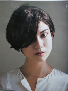 15 Estilos de cabello súper cortitos que harán ver muy lindo a tu rostro ผมทรง Long Pixie, Pageboy Haircut, Short Bobs With Bangs, Short Hair With Bangs