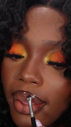 Maquillage Yeux Cut Crease, Orange Makeup, Makeup For Black Skin, Brown Skin Makeup, Lip Makeup Tutorial, Smink Inspiration, Dope Makeup, Creative Makeup Looks