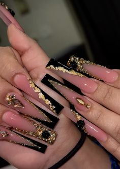 Black Quince Nails, Black Nails Bling, Black Glam Nails, Quince Nails, Black Gold Nails, Quinceanera Nails, Classy Acrylic, Black Acrylic Nails