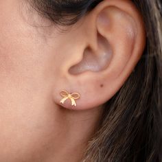 Bow Earrings Earring Gold Simple, Gold Studs Designs, Small Earrings Design, Silver Studs Earrings, Minimalist Gold Studs, Bow Earrings Gold, Gold Bow Earrings, Gold Earrings Designs For Daily Use