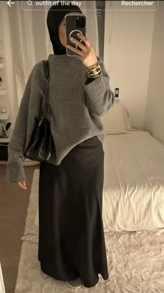 DISCOUNT CODE: TIPSYKOOK229 LINK OF THE SKIRT ON THE IMAGE OR IN BIO Long Skirt Fall Outfits Aesthetic, Hijabi Smart Outfits, Modest Smart Casual Outfits, Modest Fashion Skirts, Skirt With Long Sleeve Shirt Outfit, Hijab I Outfits, Outfits Ideas For Hijab, Modest Outfit Winter, Modest Hijab Fashion