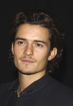 #orlandobloom #actor #hot #men #guy Orlando Bloom Curly Hair, Black Haired Male Actors, Lord Of The Rings Orlando Bloom, Orlando Bloom Lord Of The Rings, Will From Pirates Of The Caribbean, 2000s Celebrities Men, Orlando Bloom Hair, Orlando Bloom Early 2000s, Orlando Bloom Will Turner