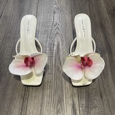 Green Orchid Flower, Open Toe Sandals Heels, Crocodile Design, Strap Sandals Heels, Flower Heels, Pretty Heels, Green Orchid, Slouch Socks, Double Strap Sandals