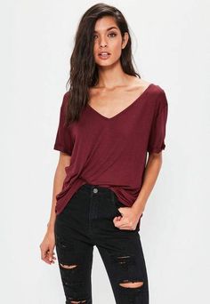 Burgundy Boyfriend V Neck T-Shirt #affiliatelink #supportthecaseofyou #chronicpreneur #fashion #sale #womensfashion Color Board Fashion, Maroon Tshirt, White Shirt And Blue Jeans, Casual Lounge Wear, Maroon Outfit, Burgundy Shirt, Hayley Marshall, Mesh Tops, Tshirt Outfit