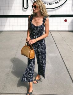 La combinaison fluide, une bonne alternative à la robe longue (Reformation) Casual Crop Tops, Crop Top Casual, Mode Casual, Fashion Blogger Style, Style Inspiration Summer, Interview Outfit, Blogger Style