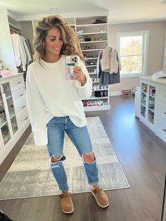 Mall Of America Outfit, Fall Outfits For Blondes, 66 Degree Weather Outfit Fall, Lazy Thanksgiving Outfit, Friends Day Out Outfit, How To Dress Mom Jeans, Basic Outfit Staples, Thanks Giving Outfits Women Comfy, Cute Mom Fall Outfits