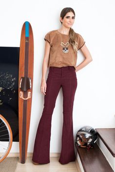 Resultado de imagem para looks com calça flare ,bota e camisa mais despojados para aniversario Look Office, Summer Work Outfits, Estilo Chic, Work Looks, Estilo Boho, Looks Style, Primavera Estate