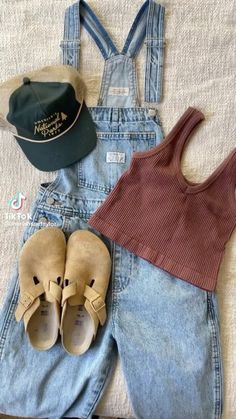 Rust T Shirt Outfit, Camping Outfits Aesthetic Summer, Nature Tone Outfits, Western Hiking Outfits, Bluegrass Aesthetic Outfit, Light And Airy Outfits, Beachy Vintage Aesthetic Outfits, Granola Western Aesthetic, Coastal Grunge Outfits