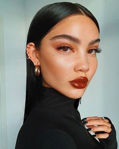 Perfect Eyebrow Shape, Make Up Inspiration, Photographie Portrait Inspiration, Perfect Eyebrows, Trendy Makeup, Eyebrow Shape, Eye Makeup Art, Red Lipstick, Gorgeous Makeup