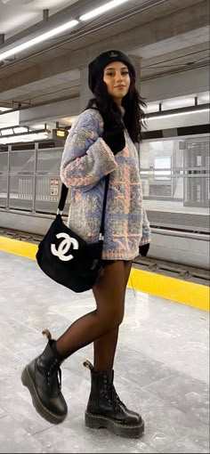 Doc Martens Jadon Outfit, Oversized Sweater Dress Outfit, Men Doc Martens, Low Top Doc Martens, Fashion Doc Martens, Sweater With Tights, Skirt Oversized Sweater, Oversized Sweater Aesthetic, Aesthetic Doc Martens