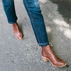 Madewell Denim Report: How To Style Jeans, Denim Dictionary, and More Madewell Boots, Straight Leg Jeans Outfits, Cool Brown, Brown Boots Women, Jeans Outfit Summer, Fall Inspiration, Madewell Shoes